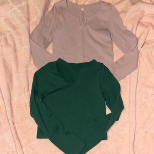 Set of 2 athletic long sleeve tops